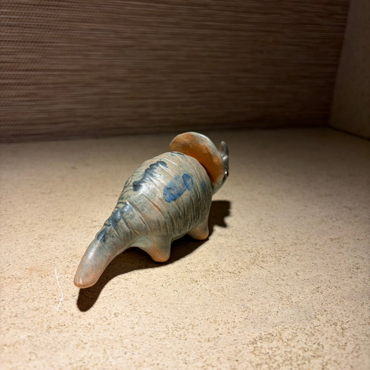 希望無限--手捏陶藝小品 犀牛