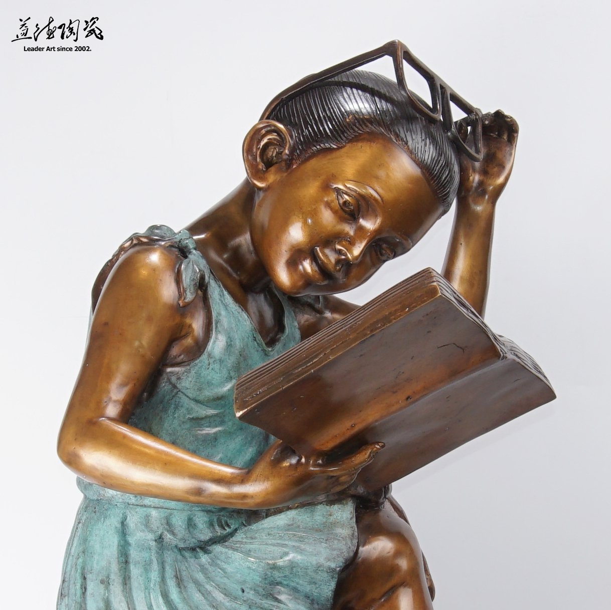 A reading girl - Bronze Sculpture Design - LEADER 益德 | 居家設計藝品・人文茶器・空間美學作品
