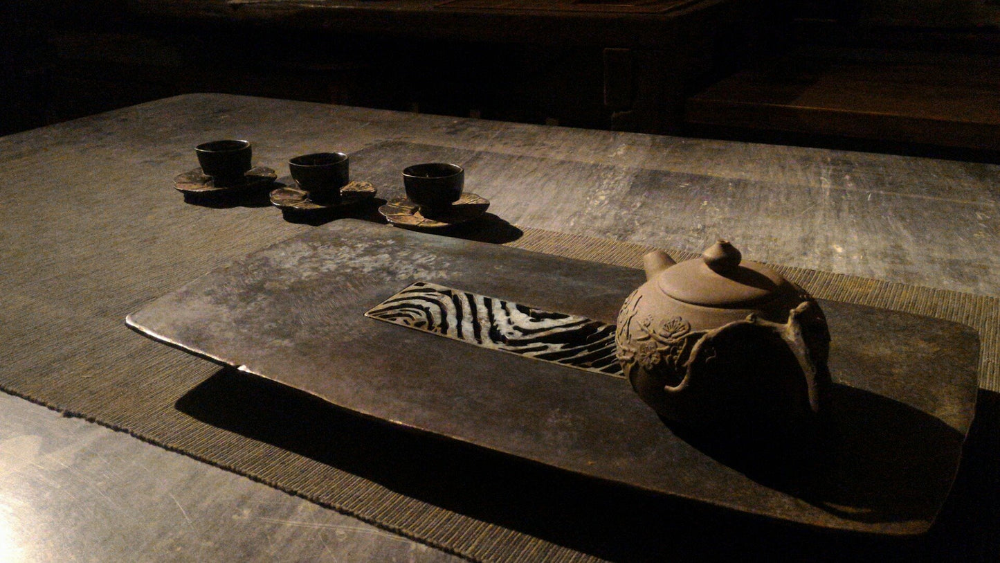 At ease - Gold plated bronze / teapot pad - LEADER 益德 | 居家設計藝品・人文茶器・空間美學作品