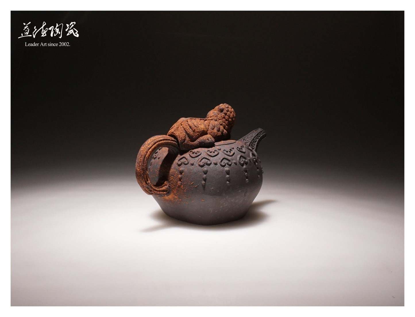 Lions lying - LEADER 益德 | 居家設計藝品・人文茶器・空間美學作品