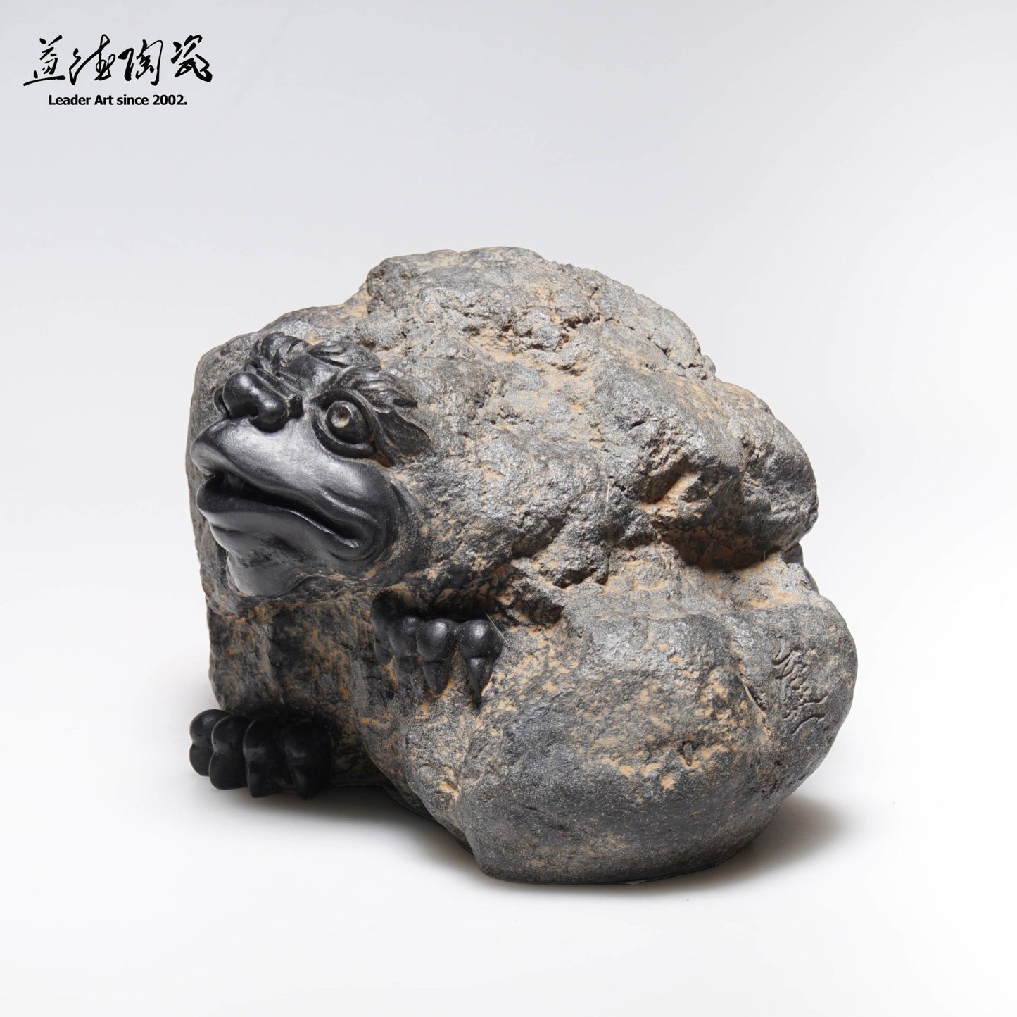 三足招財蟾蜍 - 手工石雕風水學擺件 - LEADER 益德 | 居家設計藝品・人文茶器・空間美學作品