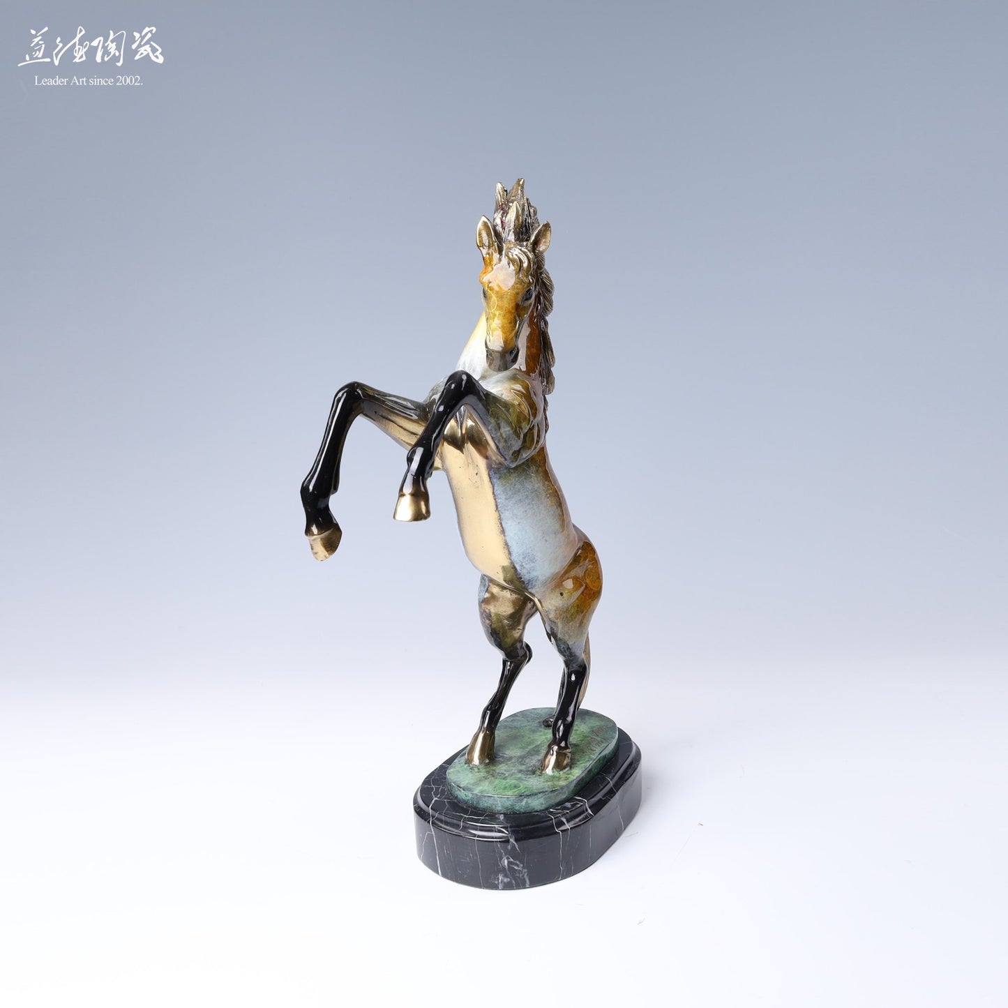 奔馳 草原野馬 - 大理石紋白透金效果 - LEADER 益德 | 居家設計藝品・人文茶器・空間美學作品