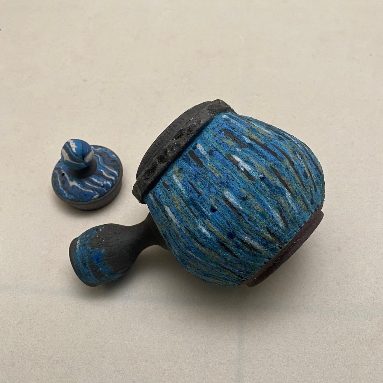 藍眼淚 - 側把岩礦壺Blue tears - Natural rock and ore Teapot