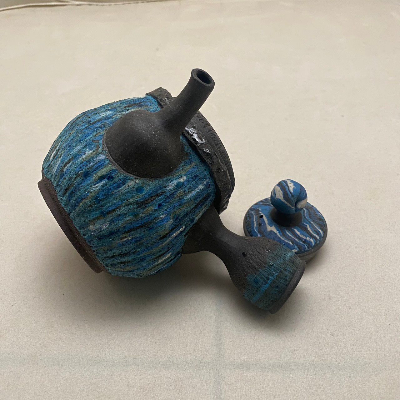 藍眼淚 - 側把岩礦壺Blue tears - Natural rock and ore Teapot